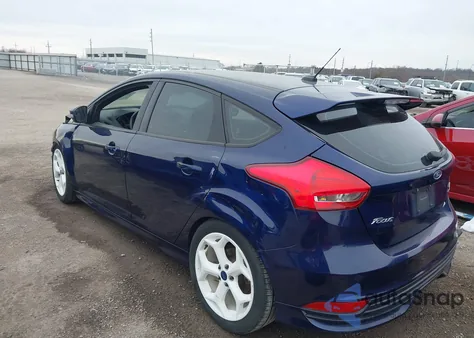 2017 Ford Focus St z USA, uszkodzony, nr VIN 1FADP3L96HL339452